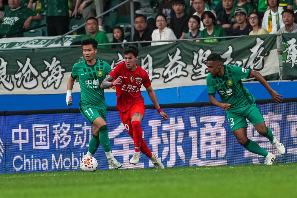 传奇前锋因扎吉:球场风采与进球艺术全解析